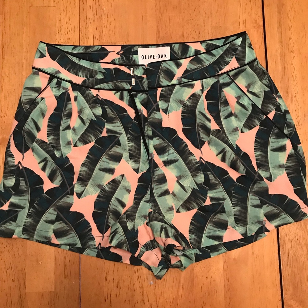 Olive + Oak XS  shorts palm print